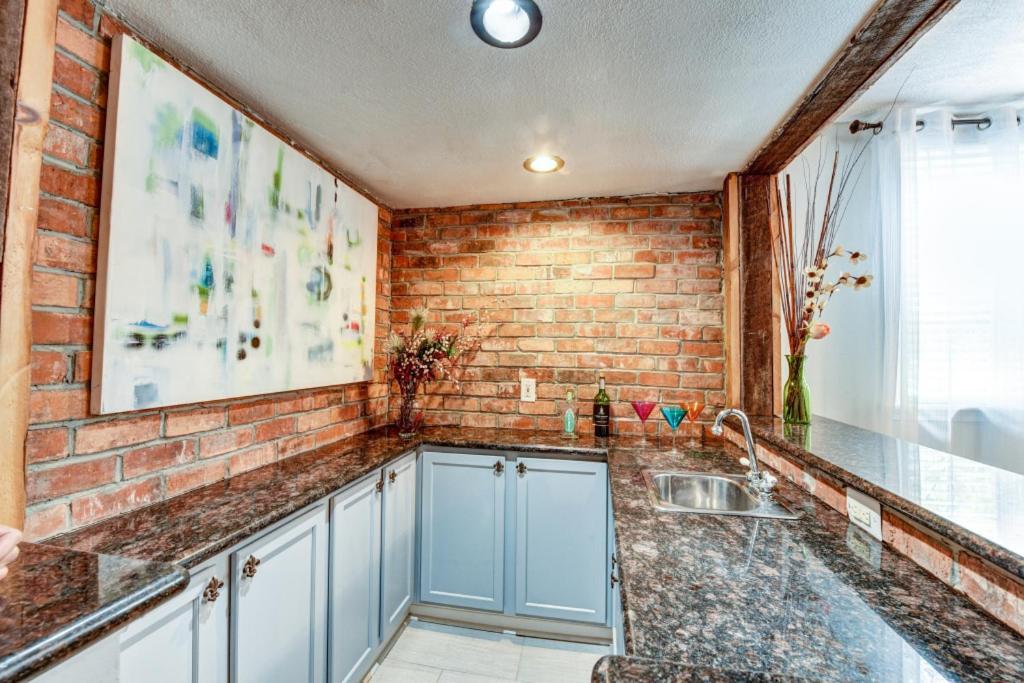 Apartment Step Into The French Quarter *