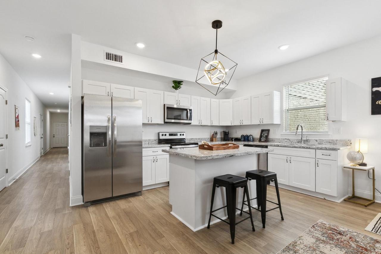 New Luxury 3br W Jacuzzi Apartment *