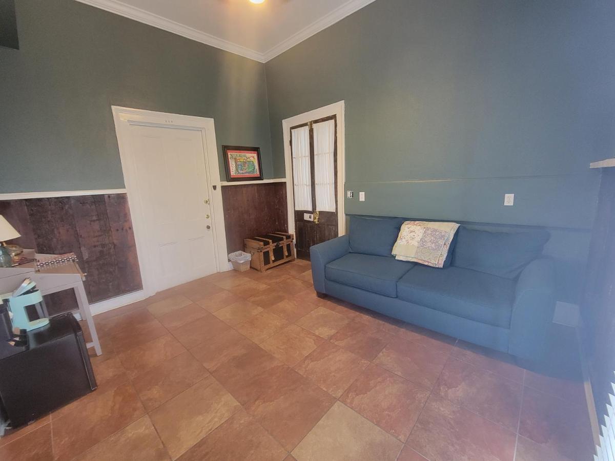 Maison Des Lunes Bed & Breakfast