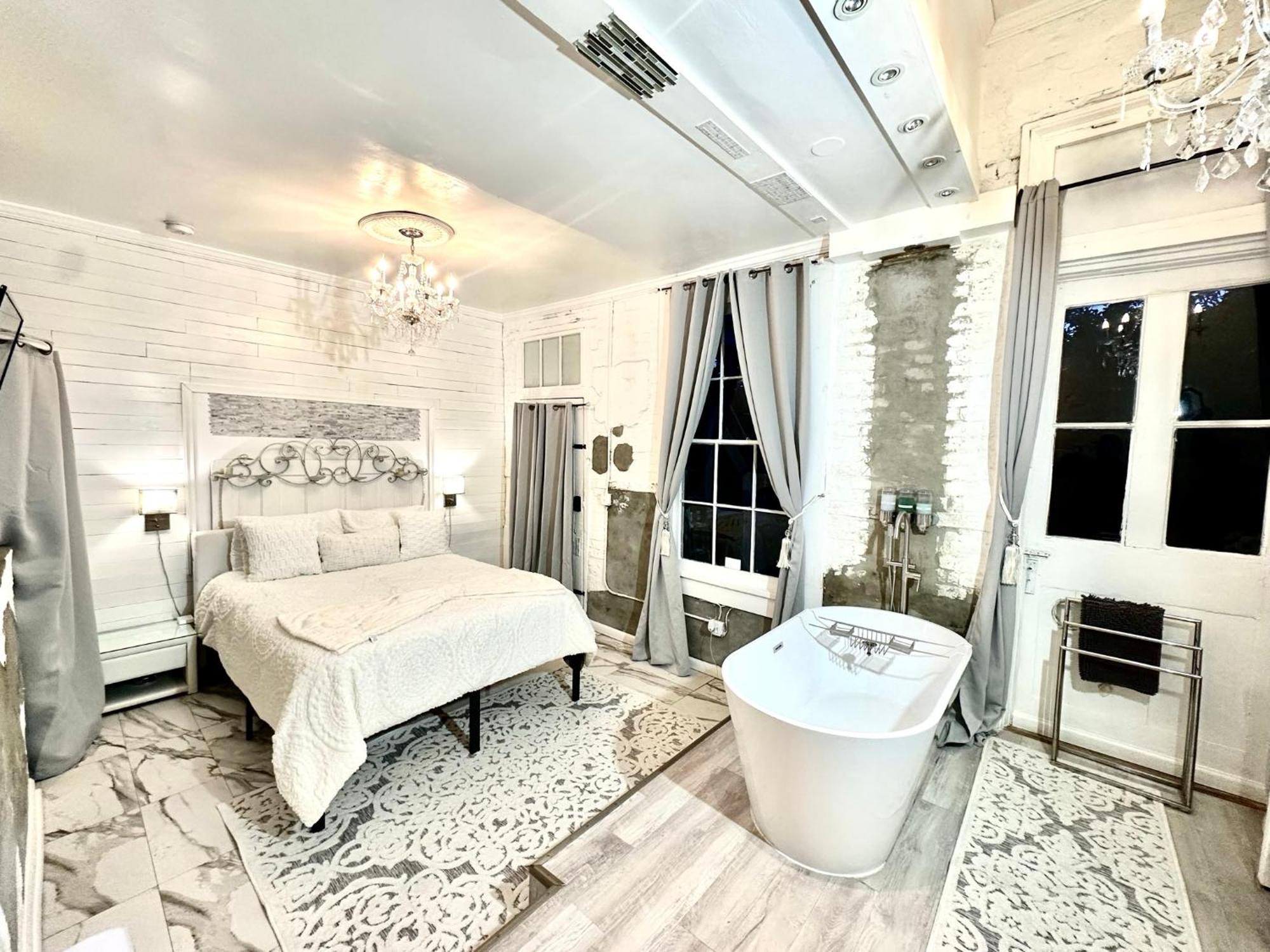 Fleur De Lis Mansion Bed & Breakfast