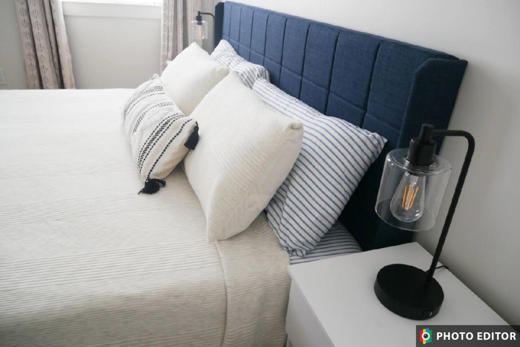 Entire Spacious Vacation - Close To Attractions *