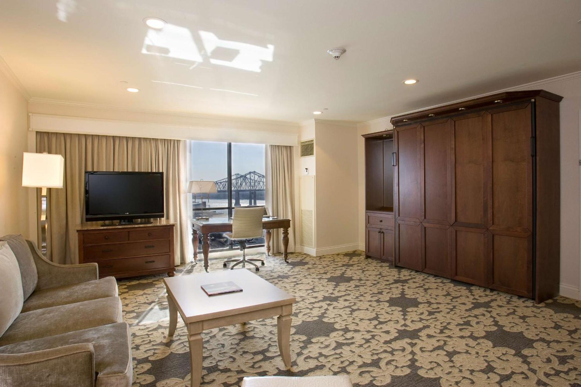 Hilton Riverside 4*