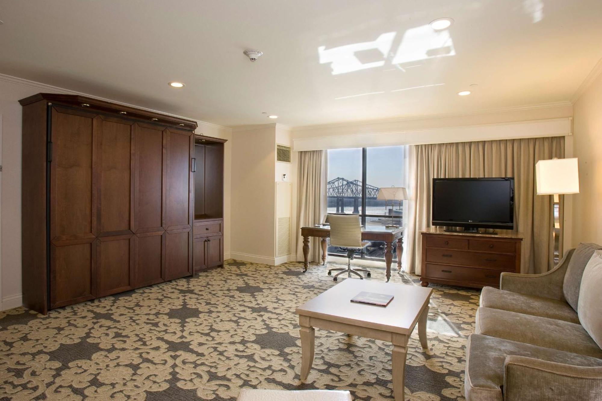 Hilton Riverside 4*