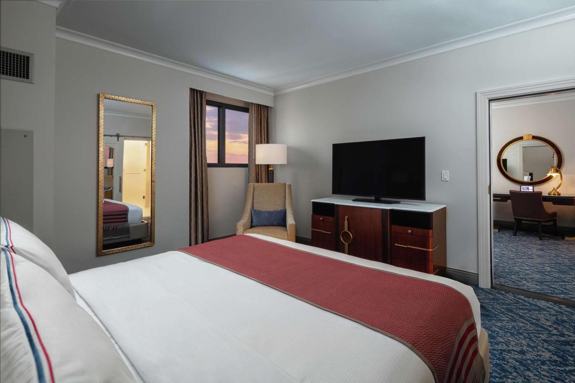 The Higgins New Orleans, Curio Collection By Hilton Hotel New Orleans