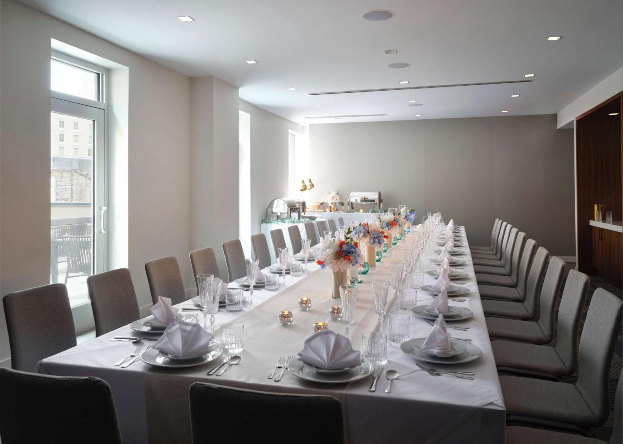 Hotel Canopy By Hilton Downtown 4*