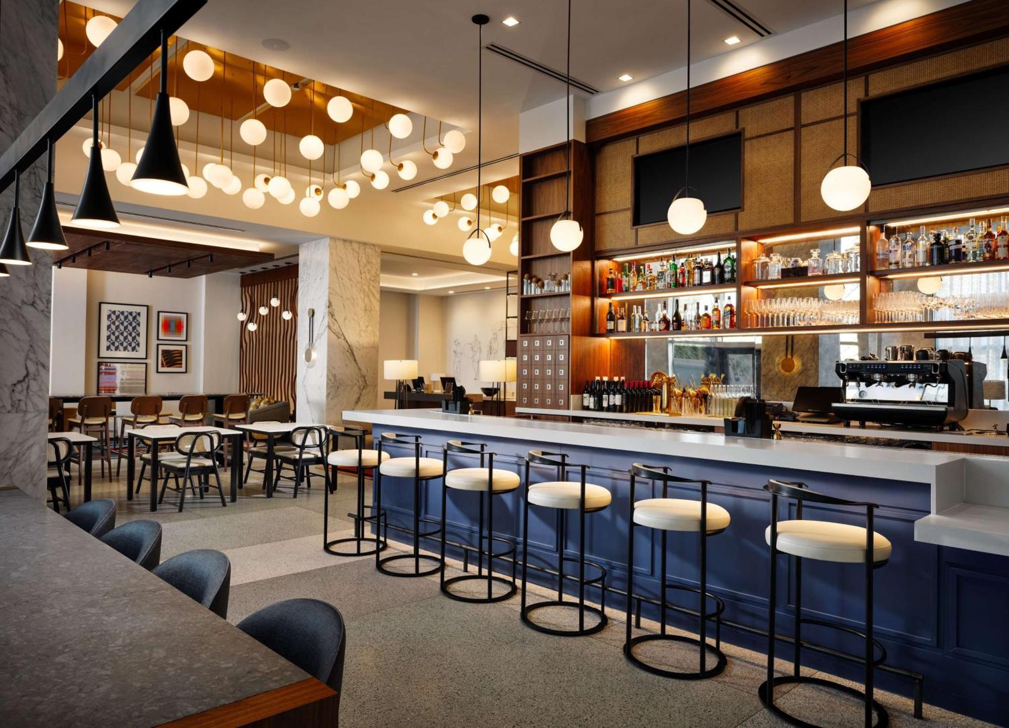 Canopy By Hilton Downtown 4*