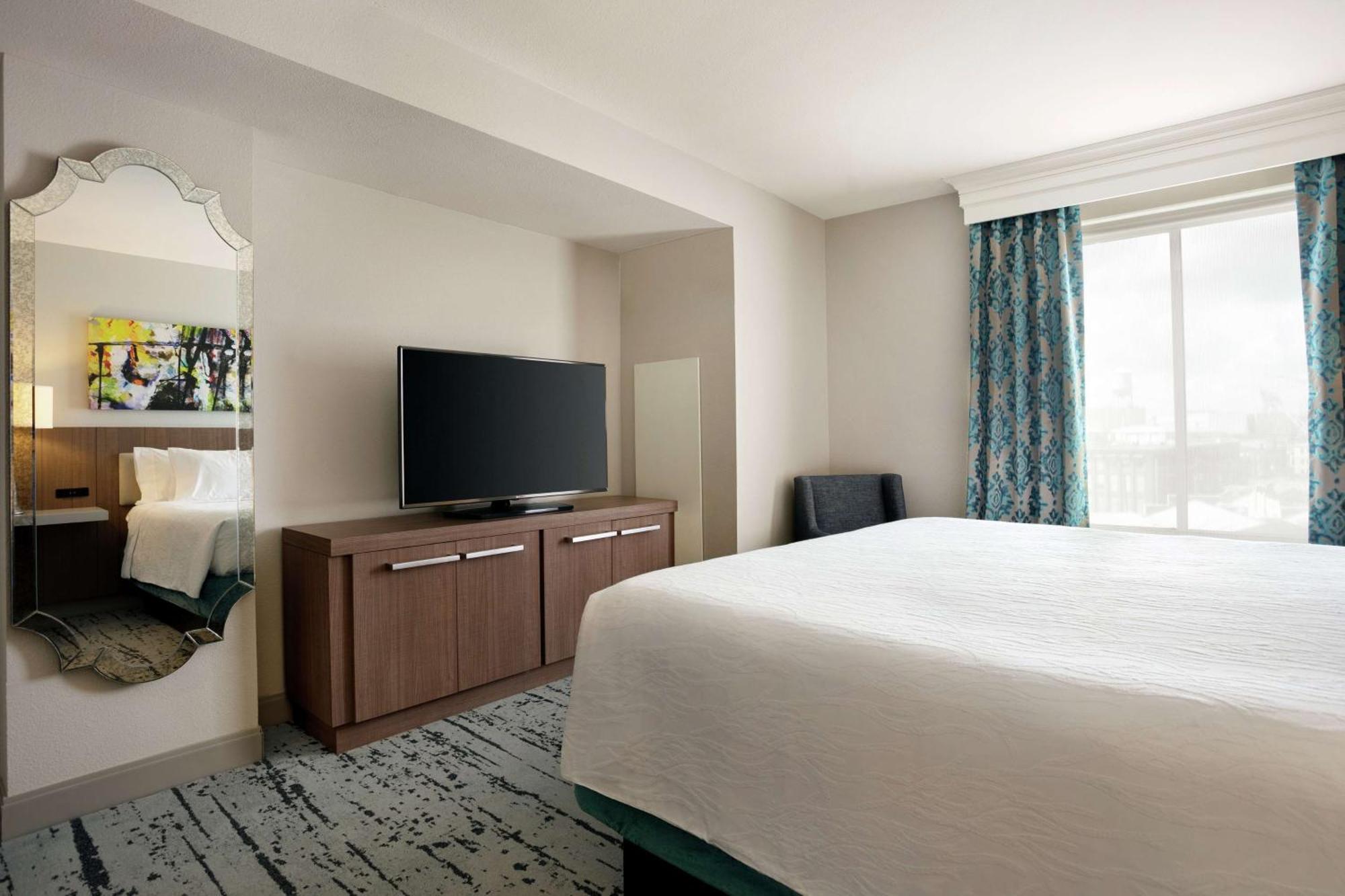 Hilton Garden Convention Center Hotel 3*