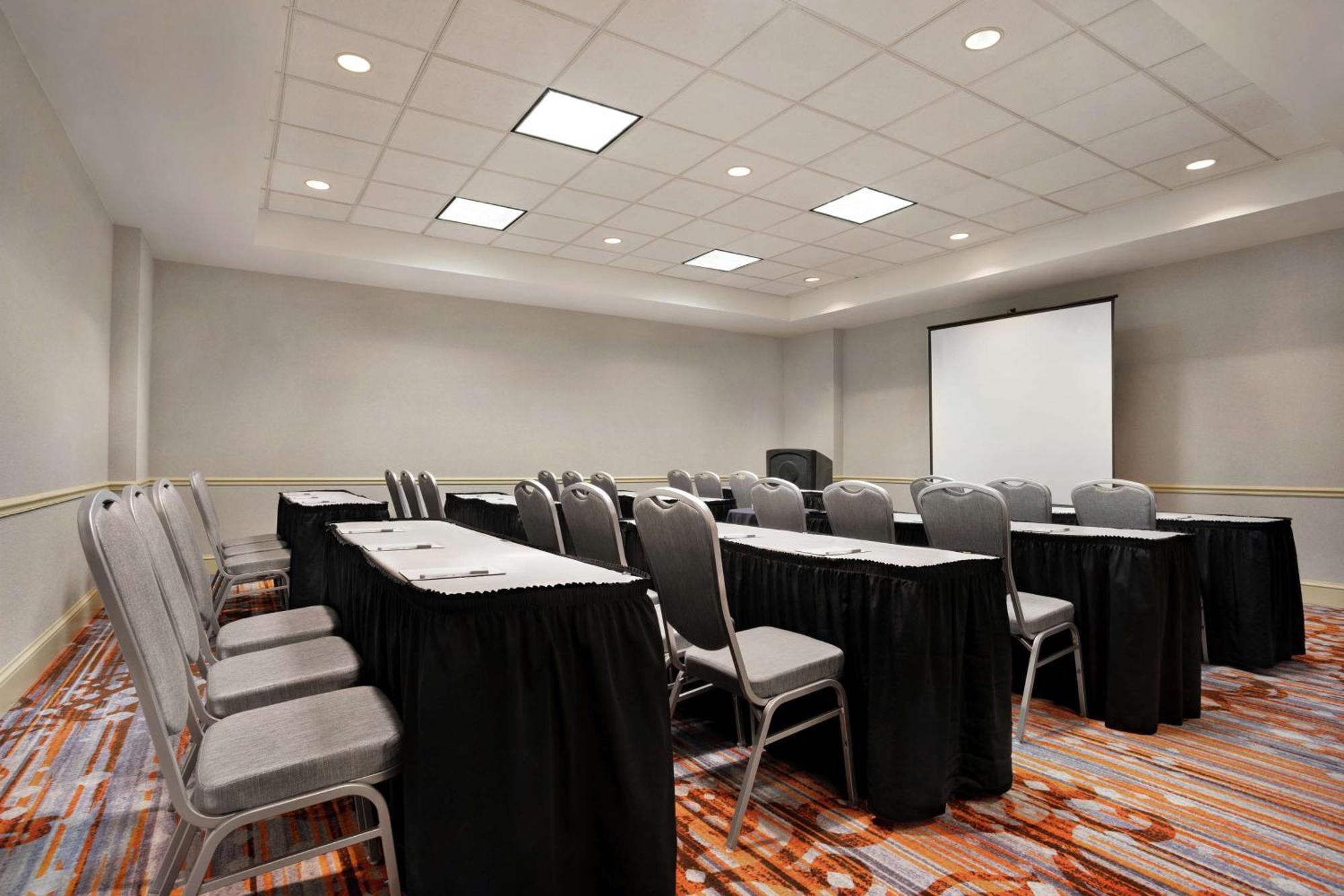 Hilton Garden Convention Center Hotel