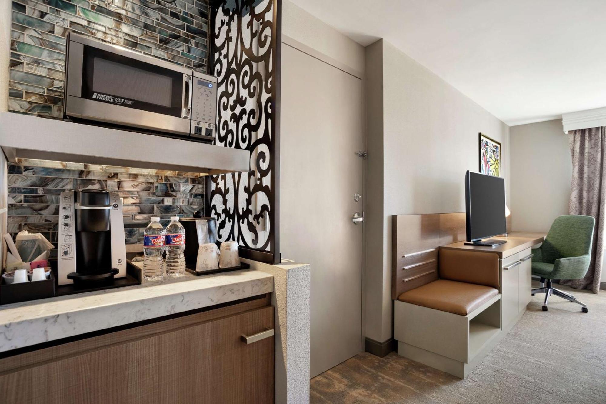 Hilton Garden Convention Center Hotel 3*