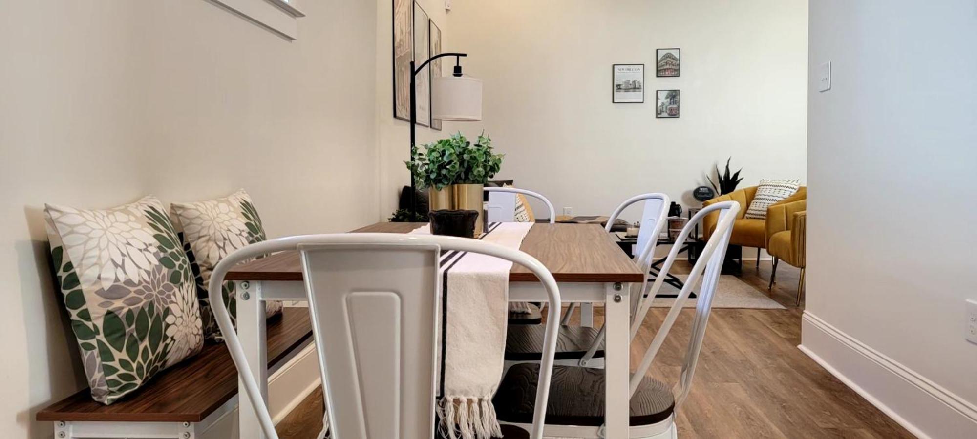 Entire Spacious Vacation - Close To Attractions
