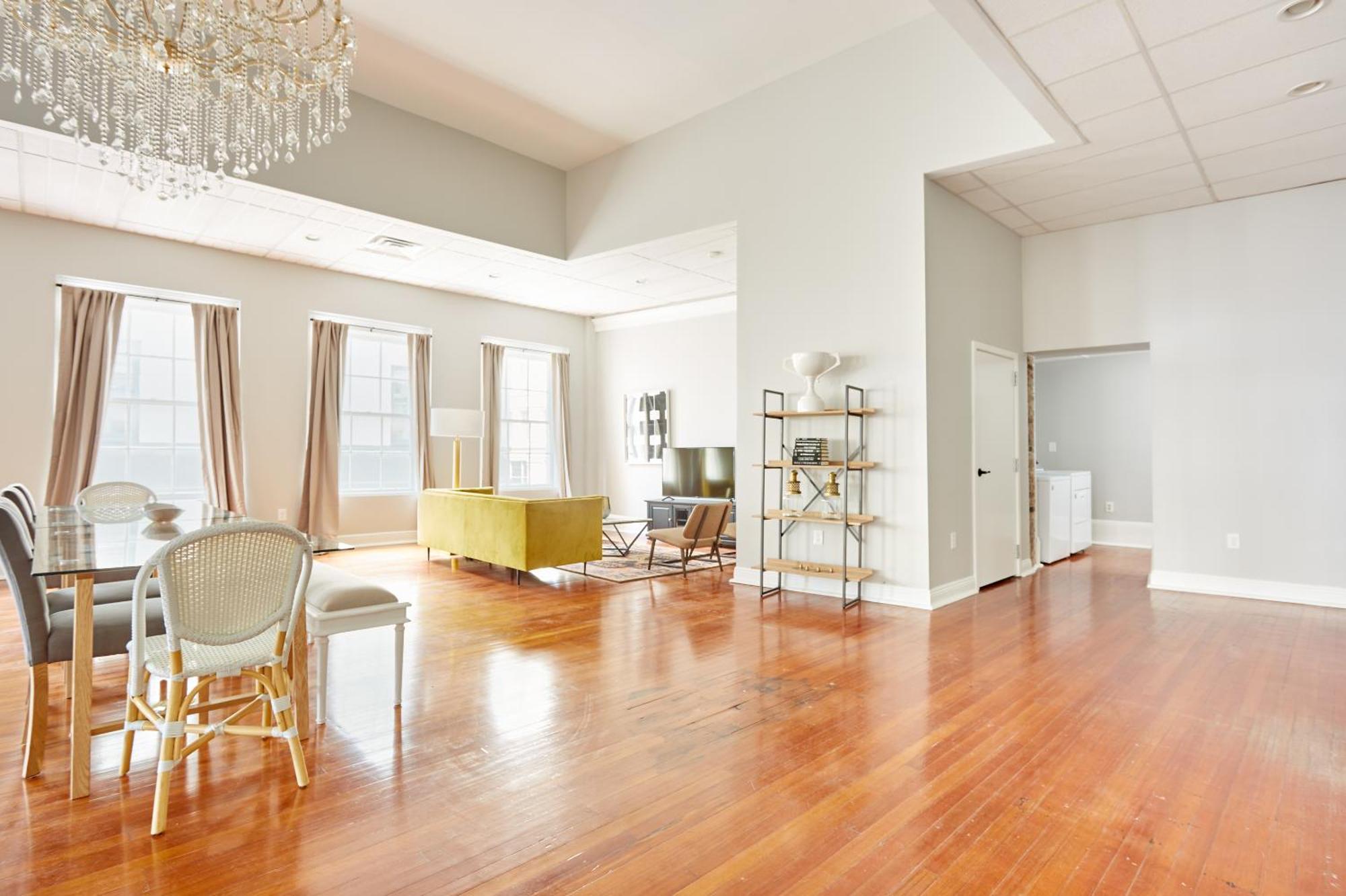 Sonder Baronne Manor Aparthotel