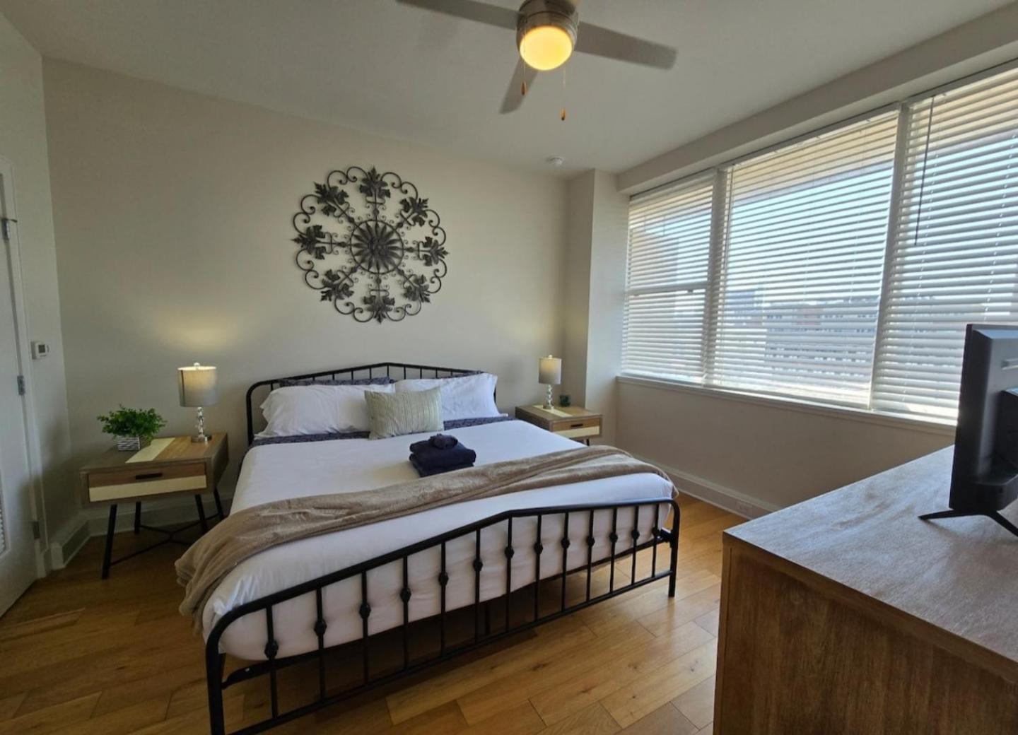 Aparthotel Amazing Beautiful View 2 Blocks To French Quarter, Small Rooftop Pool, Gym, Seanger Theater, Super Dome, And Bourbon St New Orleans