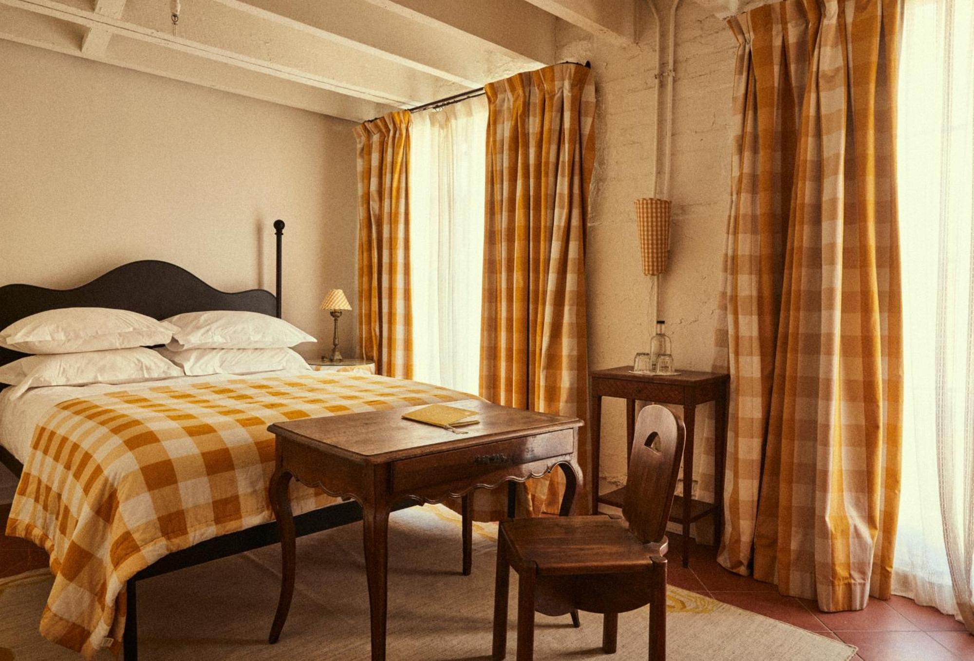 Peter And Paul, An Ash Hotel
