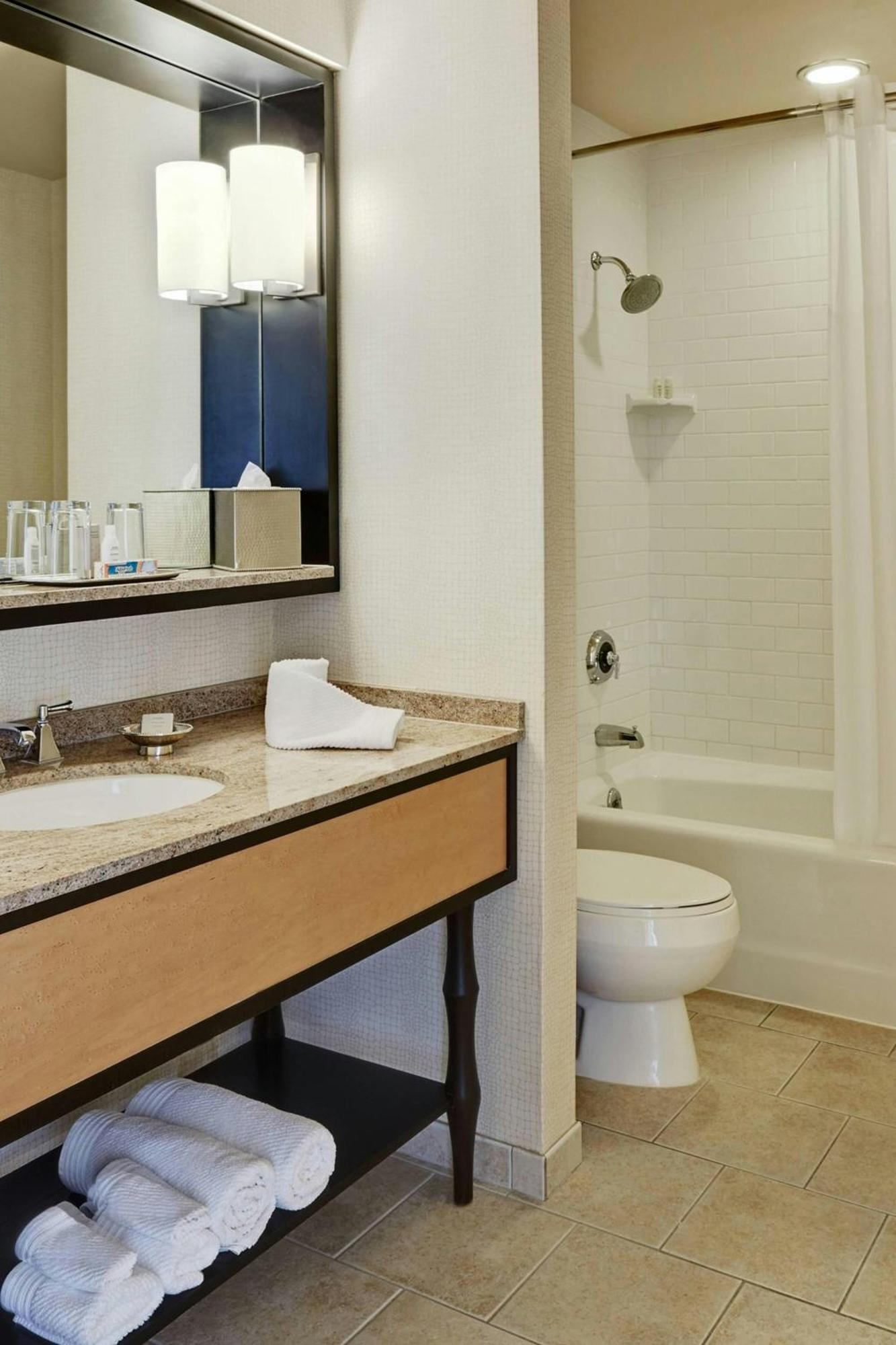 Renaissance Arts Warehouse District Hotel