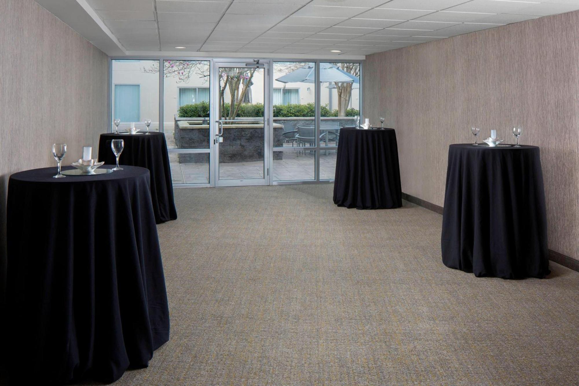 Springhill By Marriott Warehouse Arts District Hotel 3*