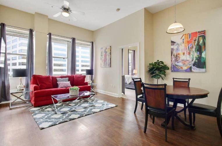 Amazing Beautiful View 2 Blocks To French Quarter, Small Rooftop Pool, Gym, Seanger Theater, Super Dome, And Bourbon St Aparthotel *