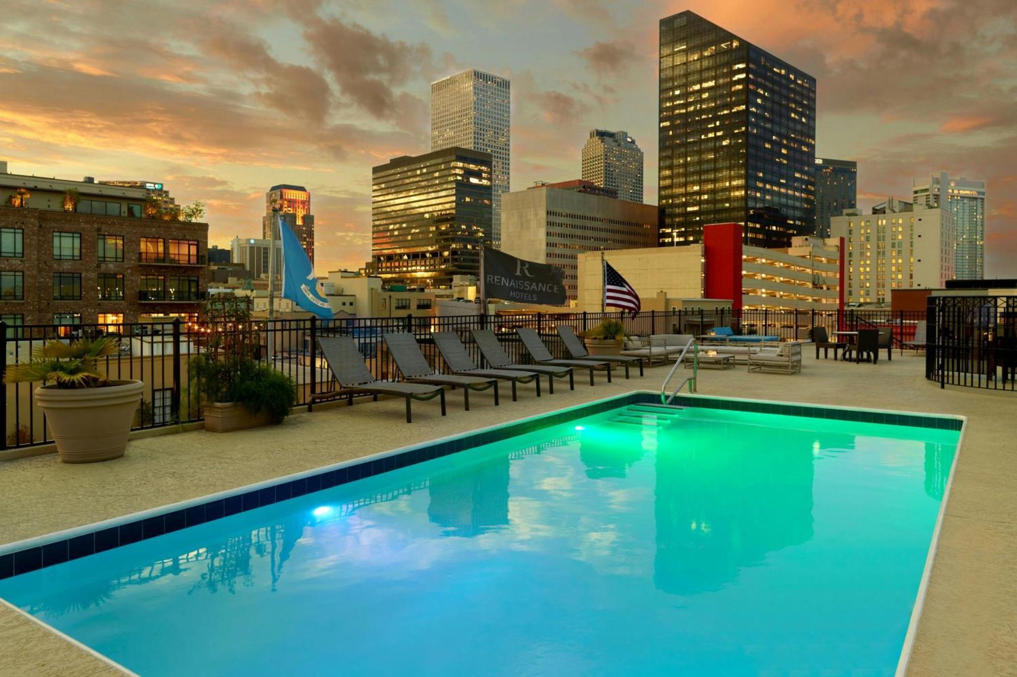 Hotel Renaissance Arts Warehouse District 4*