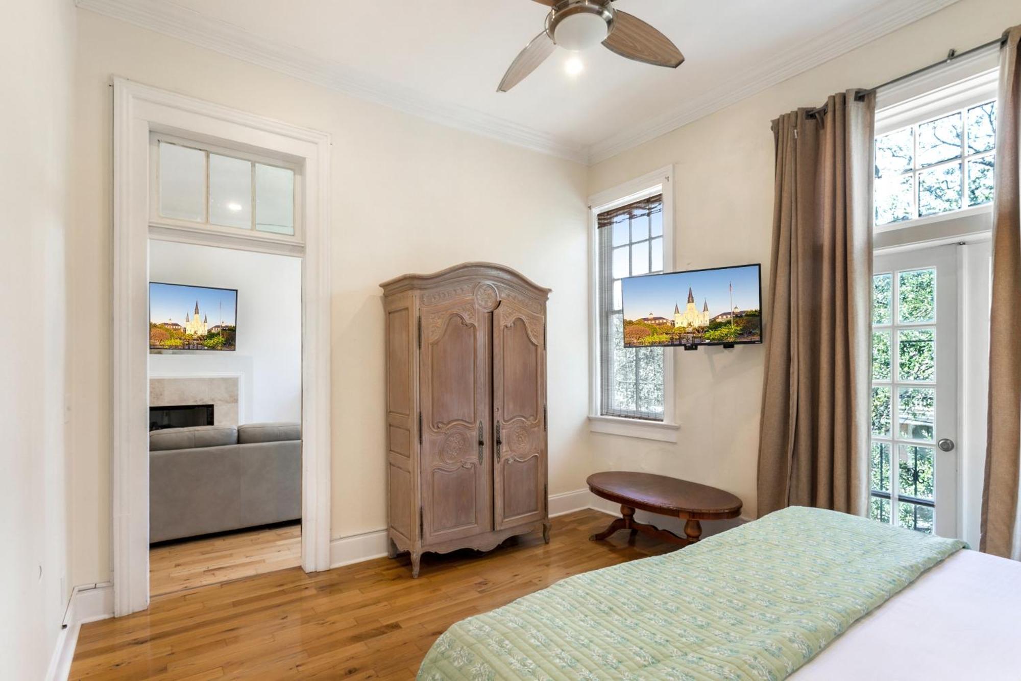 Spacious 3br Downtown In *