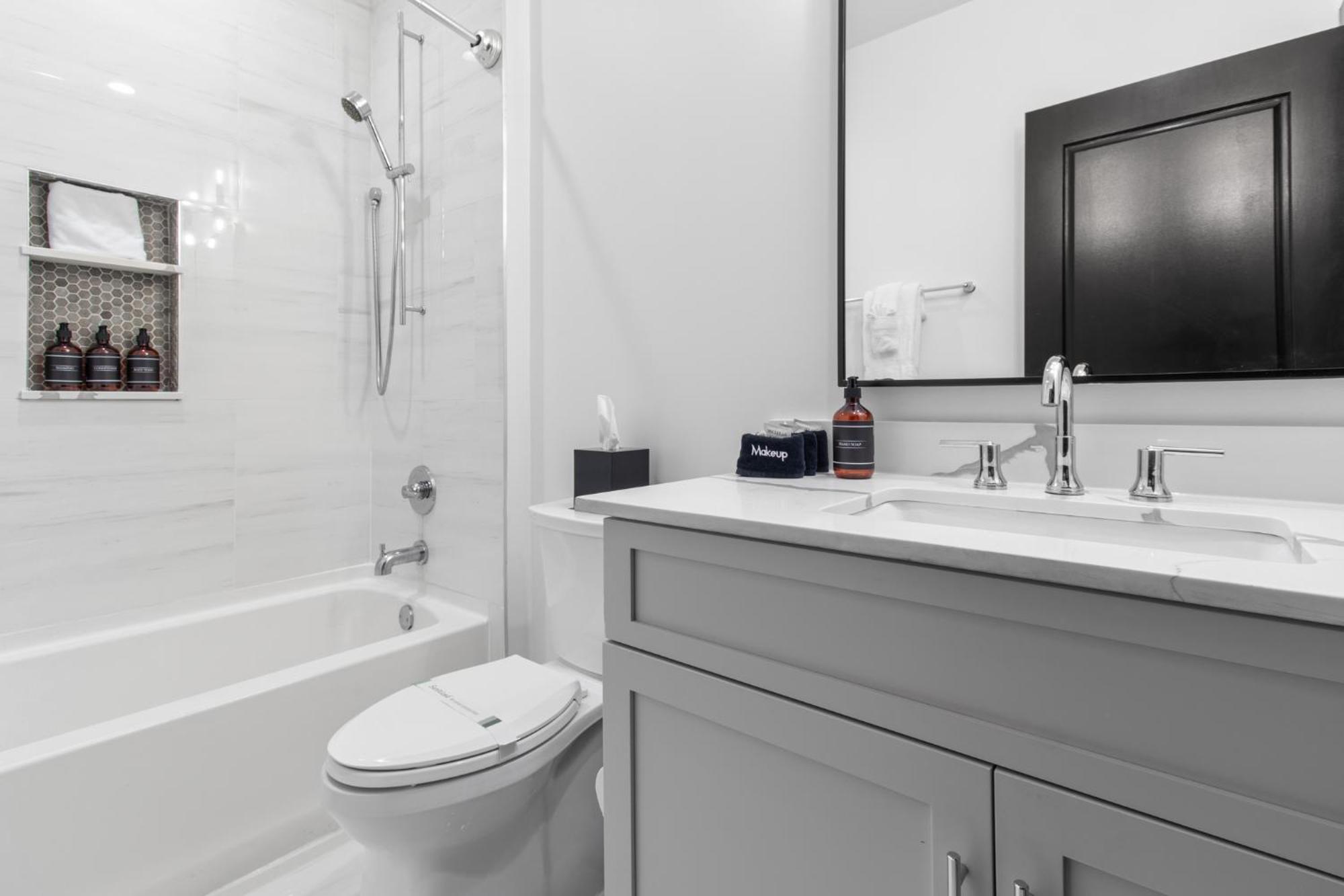 Hotel Spacious 2br Downtown Walk To Superdome French Quarter *