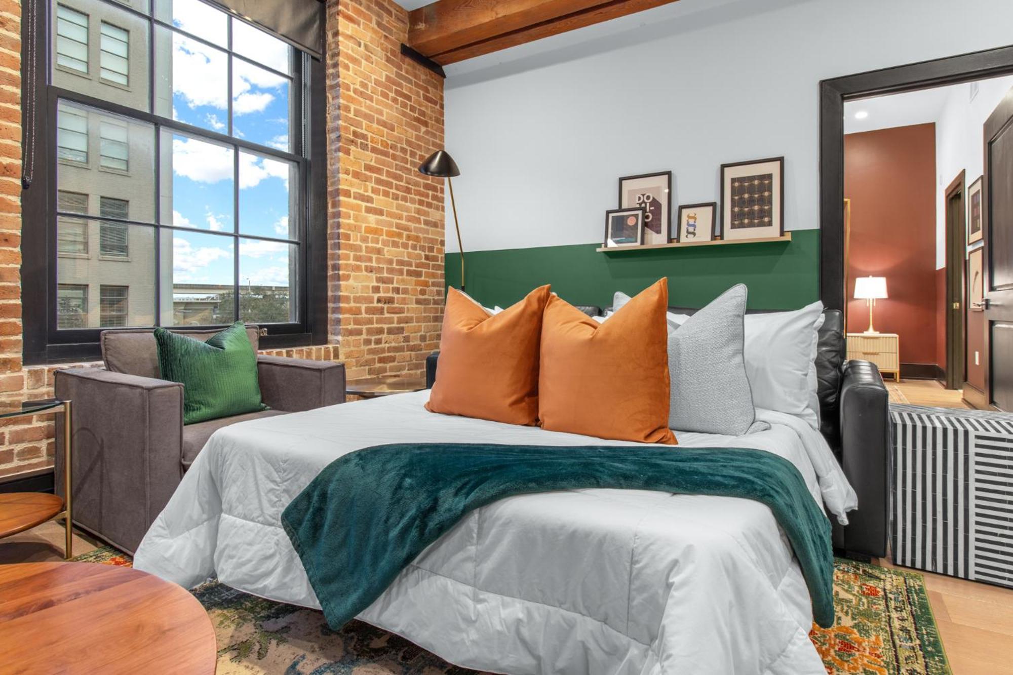 Spacious 2br Downtown Walk To Superdome French Quarter Hotel *