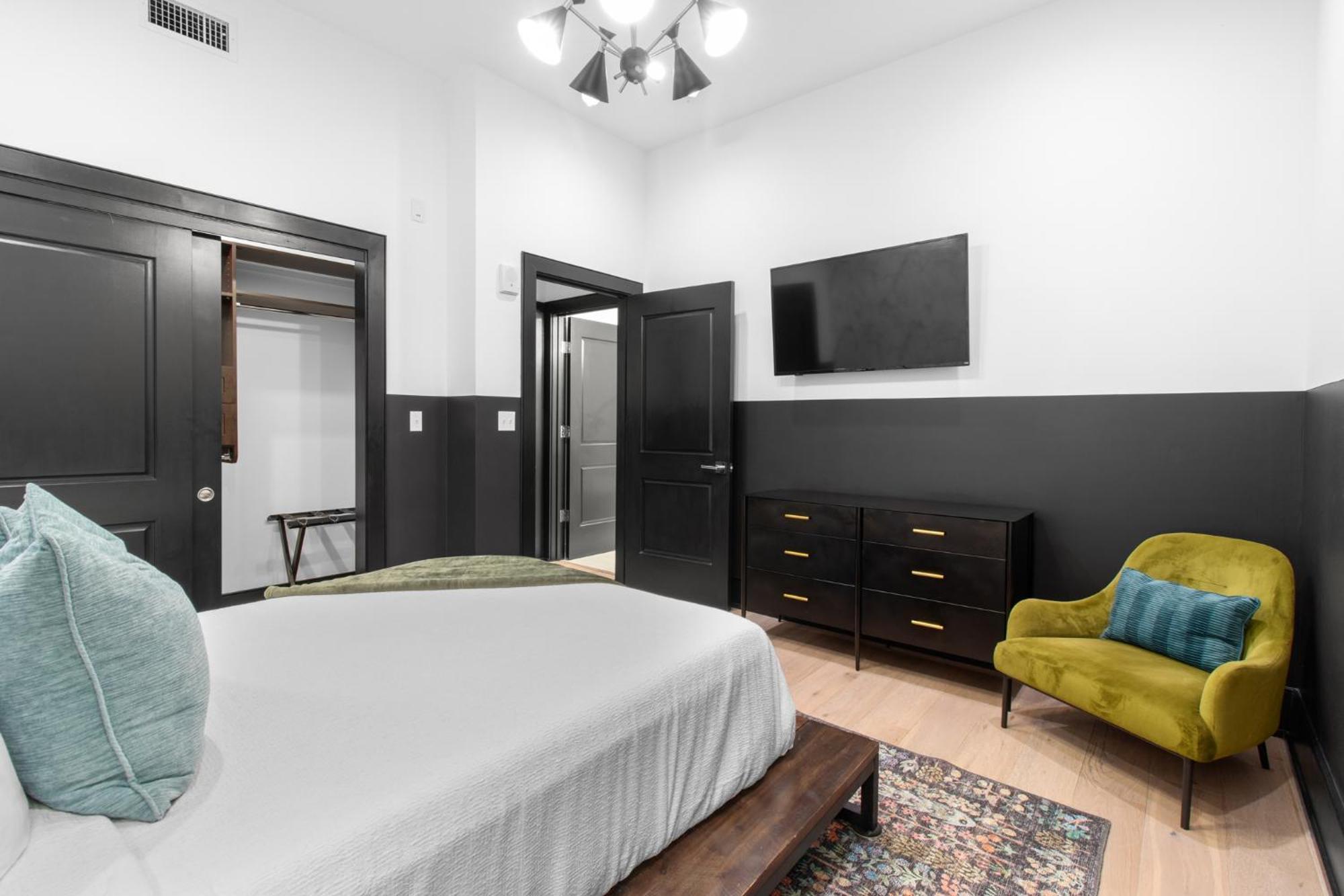 Spacious 2br Downtown Walk To Superdome French Quarter New Orleans