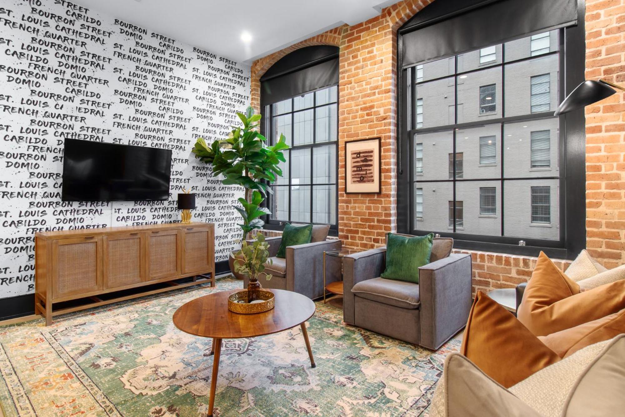 Spacious 2br Downtown Walk To Superdome French Quarter Hotel *