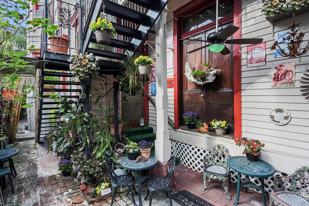 1870 Banana Courtyard French Quarter