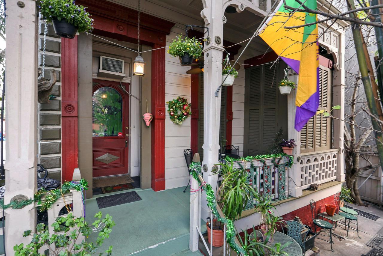 1870 Banana Courtyard French Quarter
