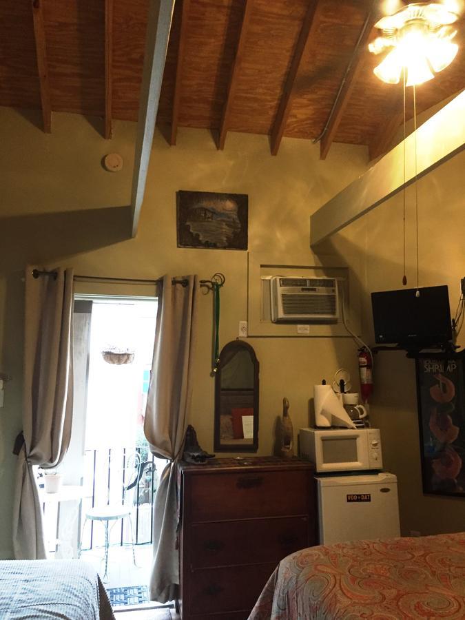 1870 Banana Courtyard French Quarter Bed & Breakfast