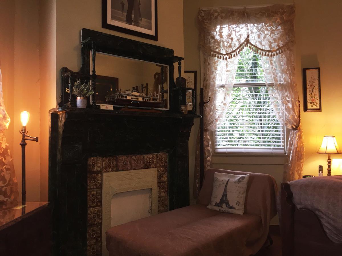 1870 Banana Courtyard French Quarter Bed & Breakfast