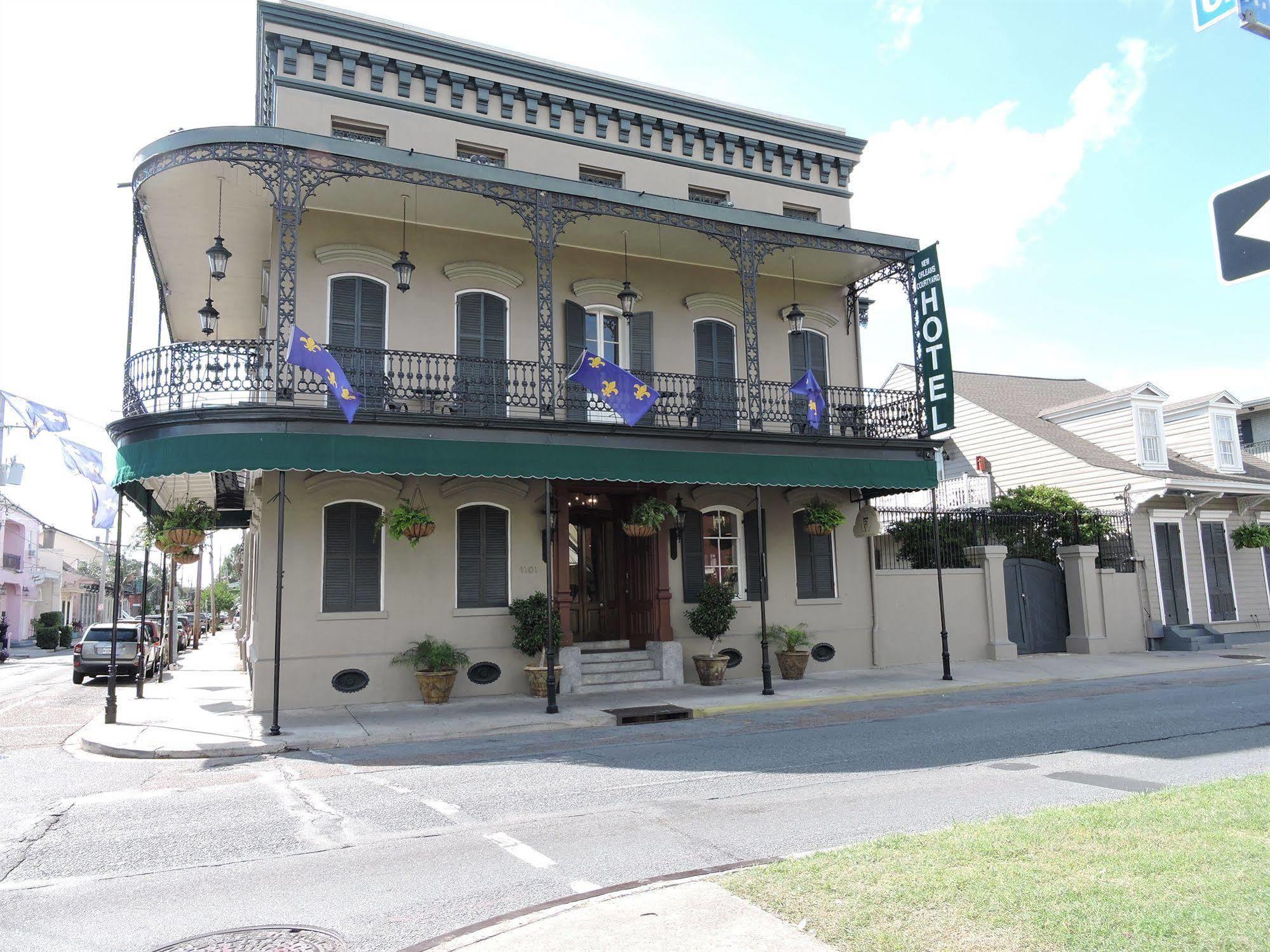 Courtyard By The French Quarter