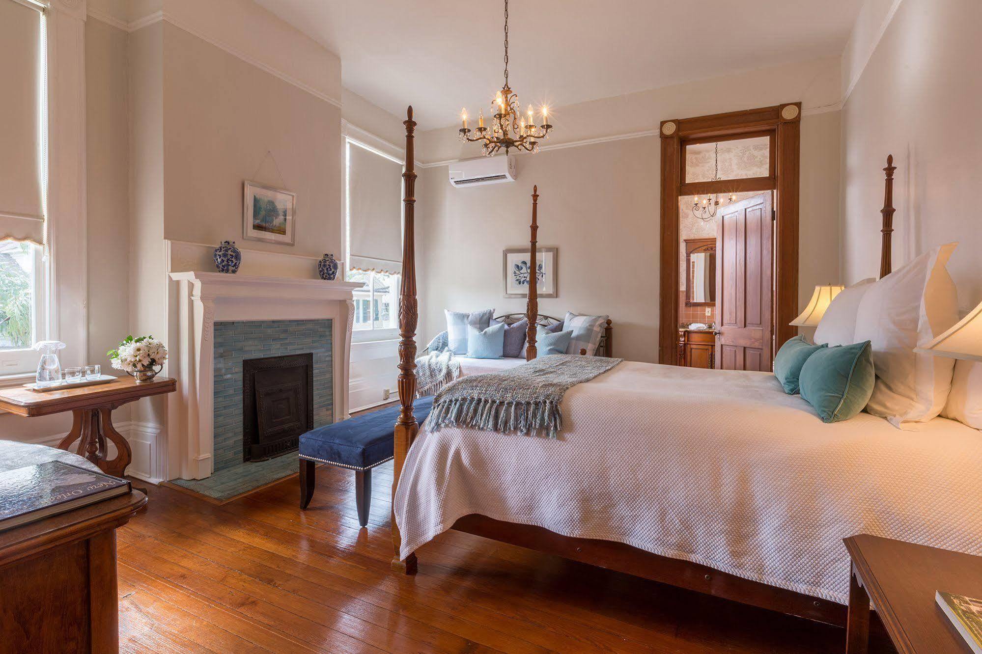 Sully Mansion Hotel