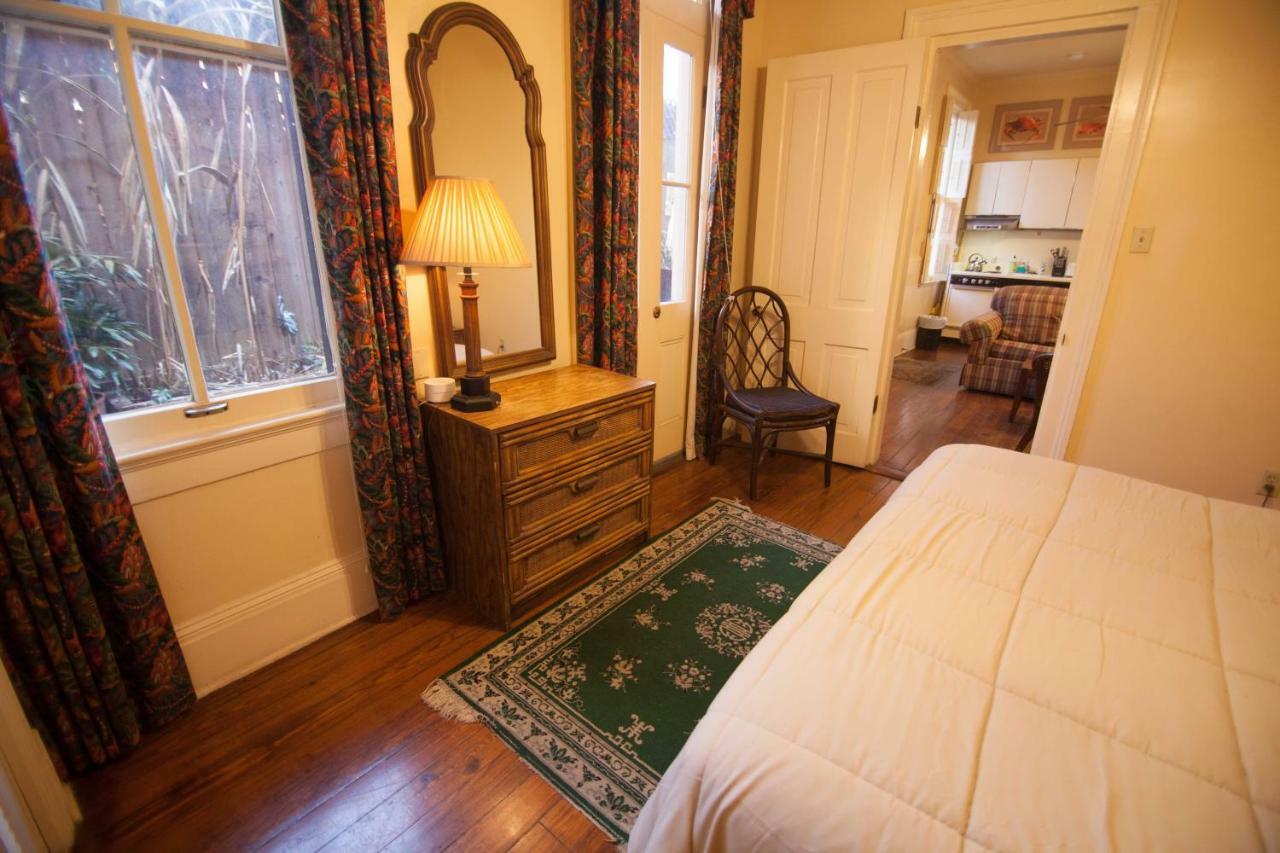 The Courtyards French Quarter Guest house *