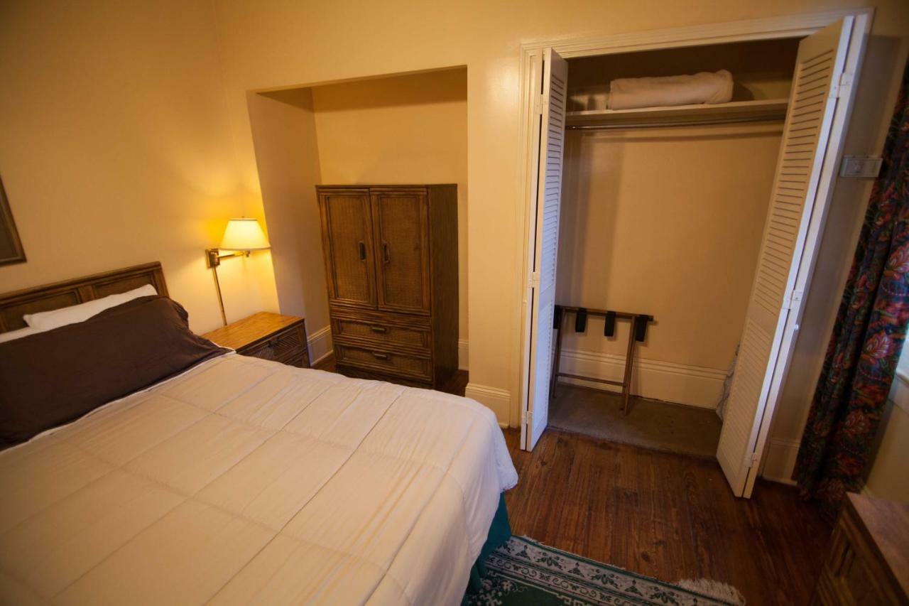 The Courtyards French Quarter Guest house *