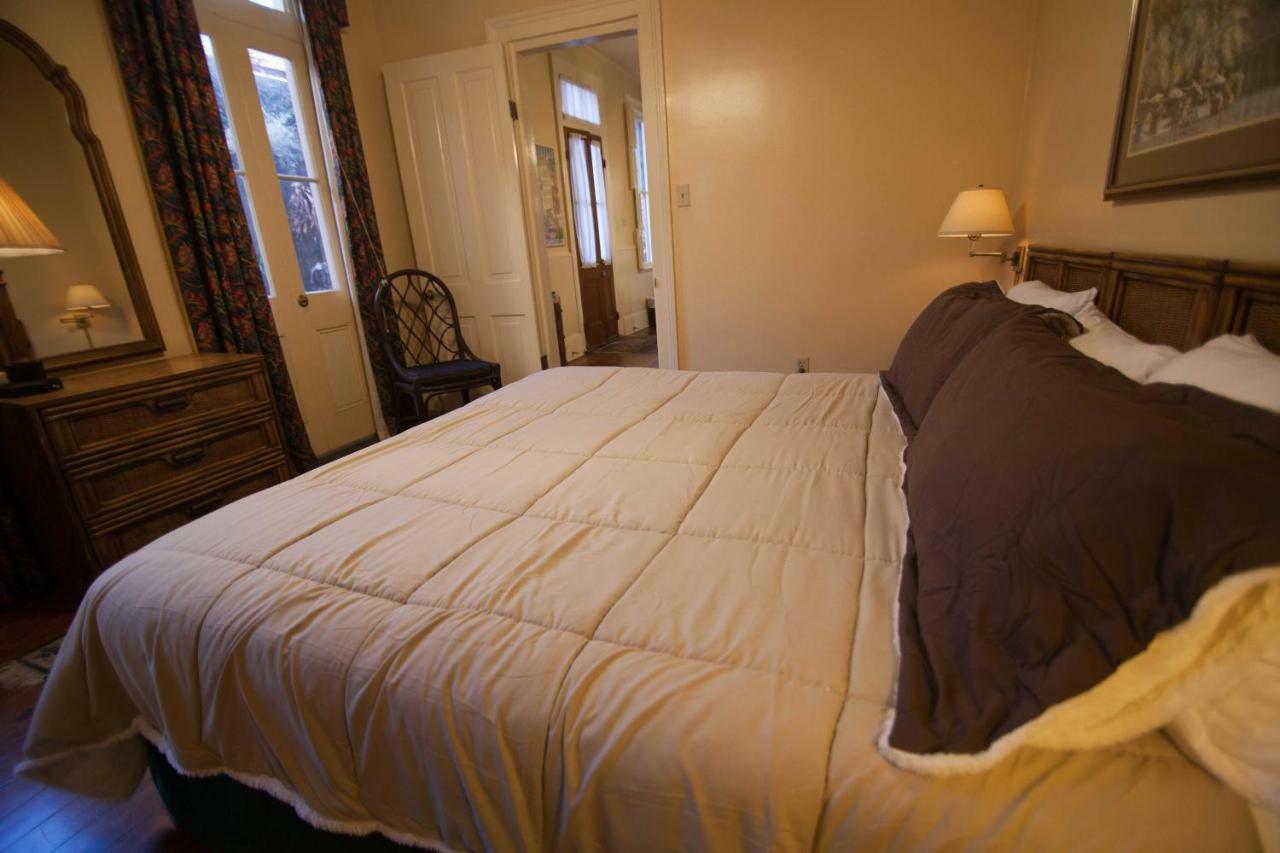 The Courtyards French Quarter Guest house *