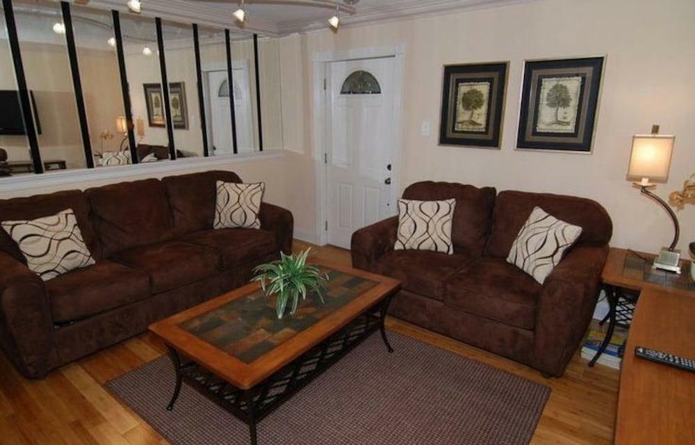 Frenchmen Orleans At 519, Ascend Collection New Orleans