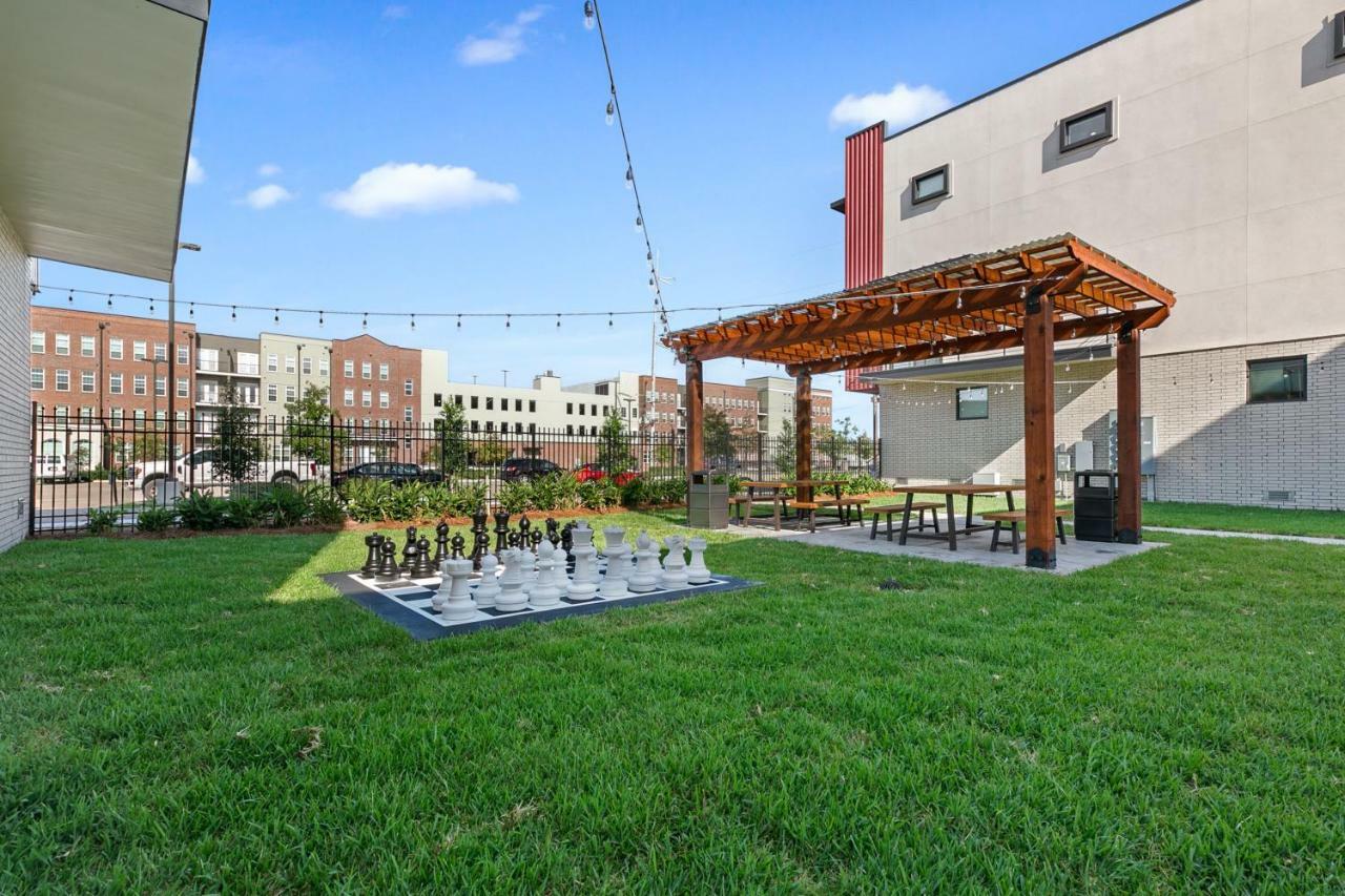 Stunning 4 Bedroom Townhouse In Mid *