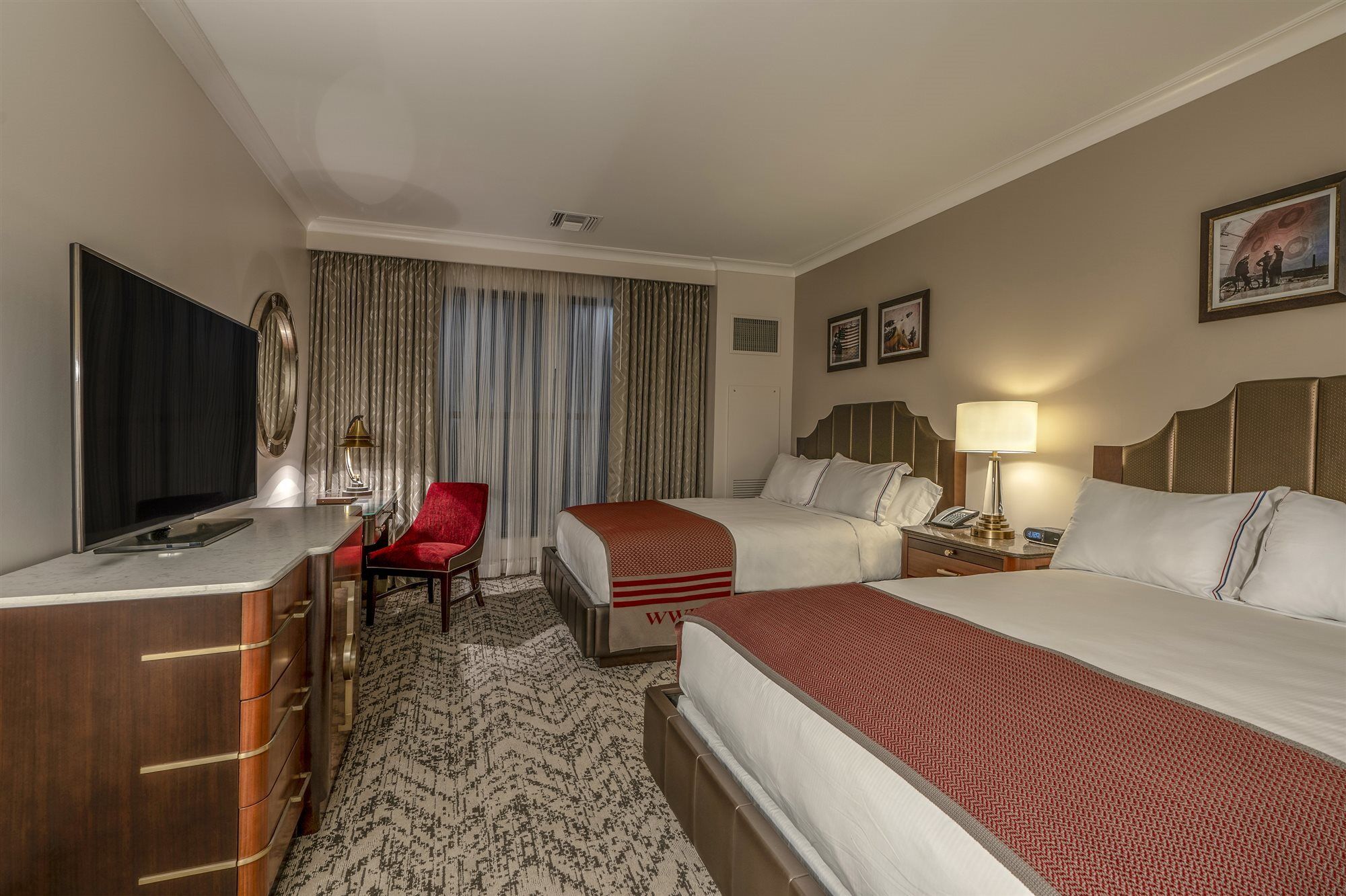 The Higgins New Orleans, Curio Collection By Hilton Hotel