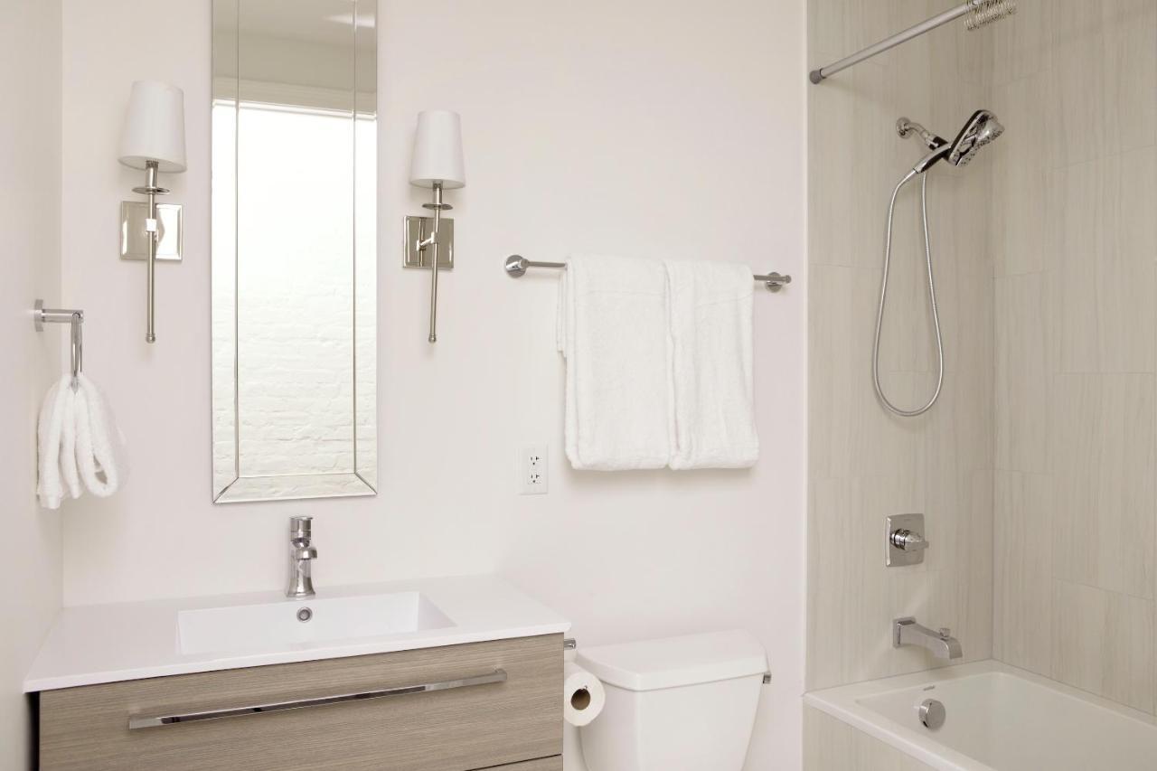 Sonder Lafayette Square 4*