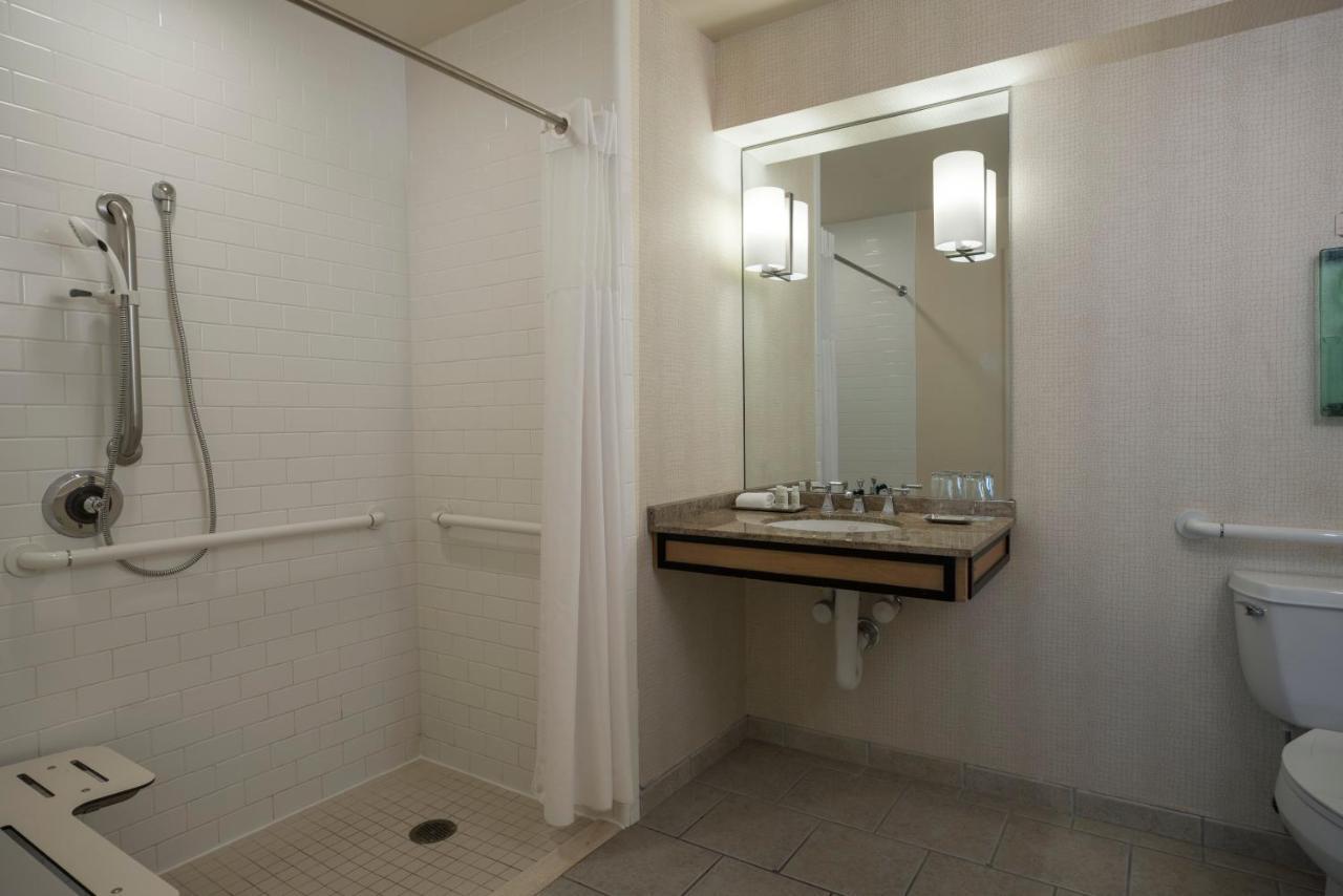 Renaissance Arts Warehouse District Hotel 4*