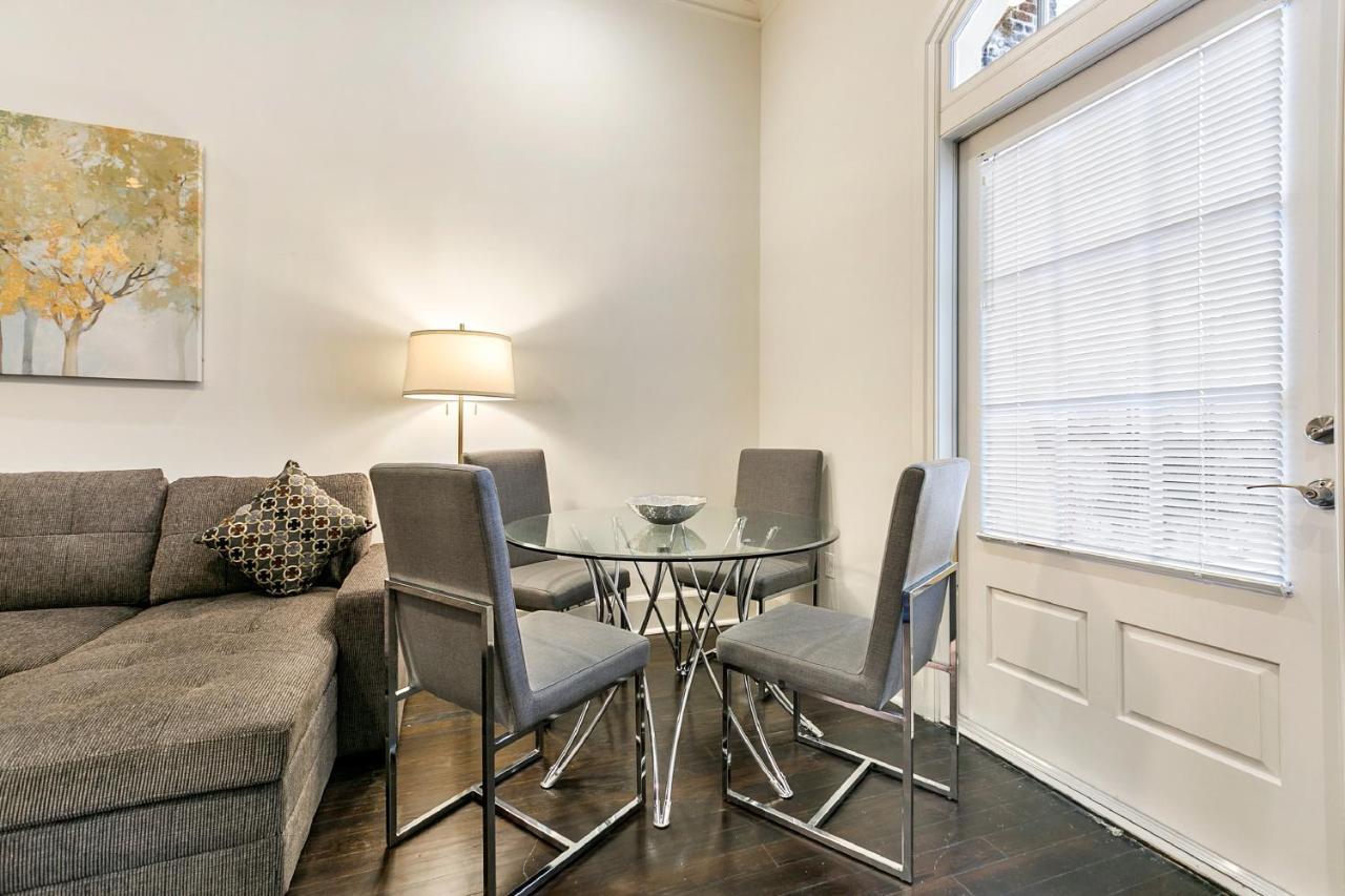 1 And 2 Bedroom Private Steps Away From French Quarter Aparthotel New Orleans